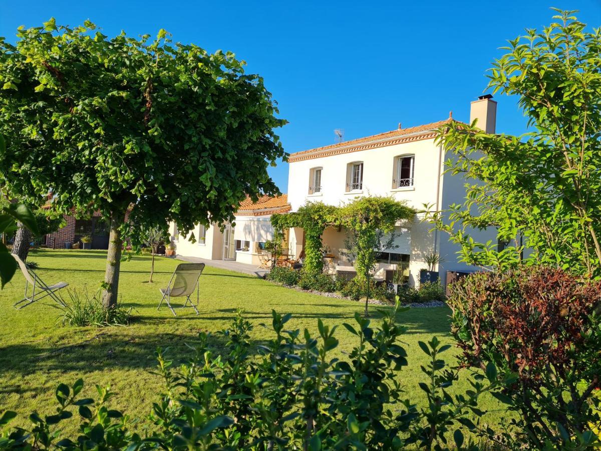 Bed and Breakfast Entre Loire Et Vignobles Liré Exterior foto